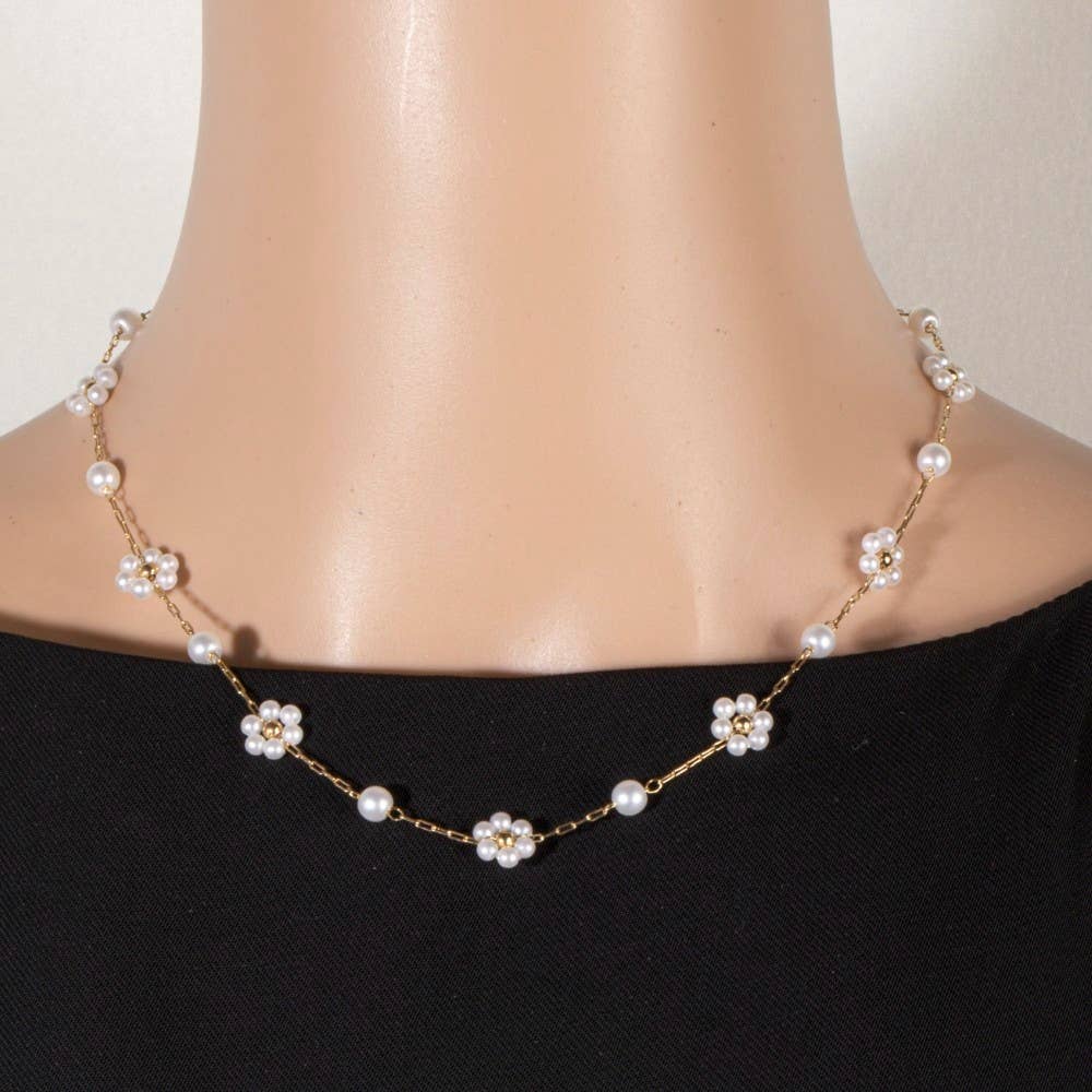 Floral Pearl Beaded Necklace