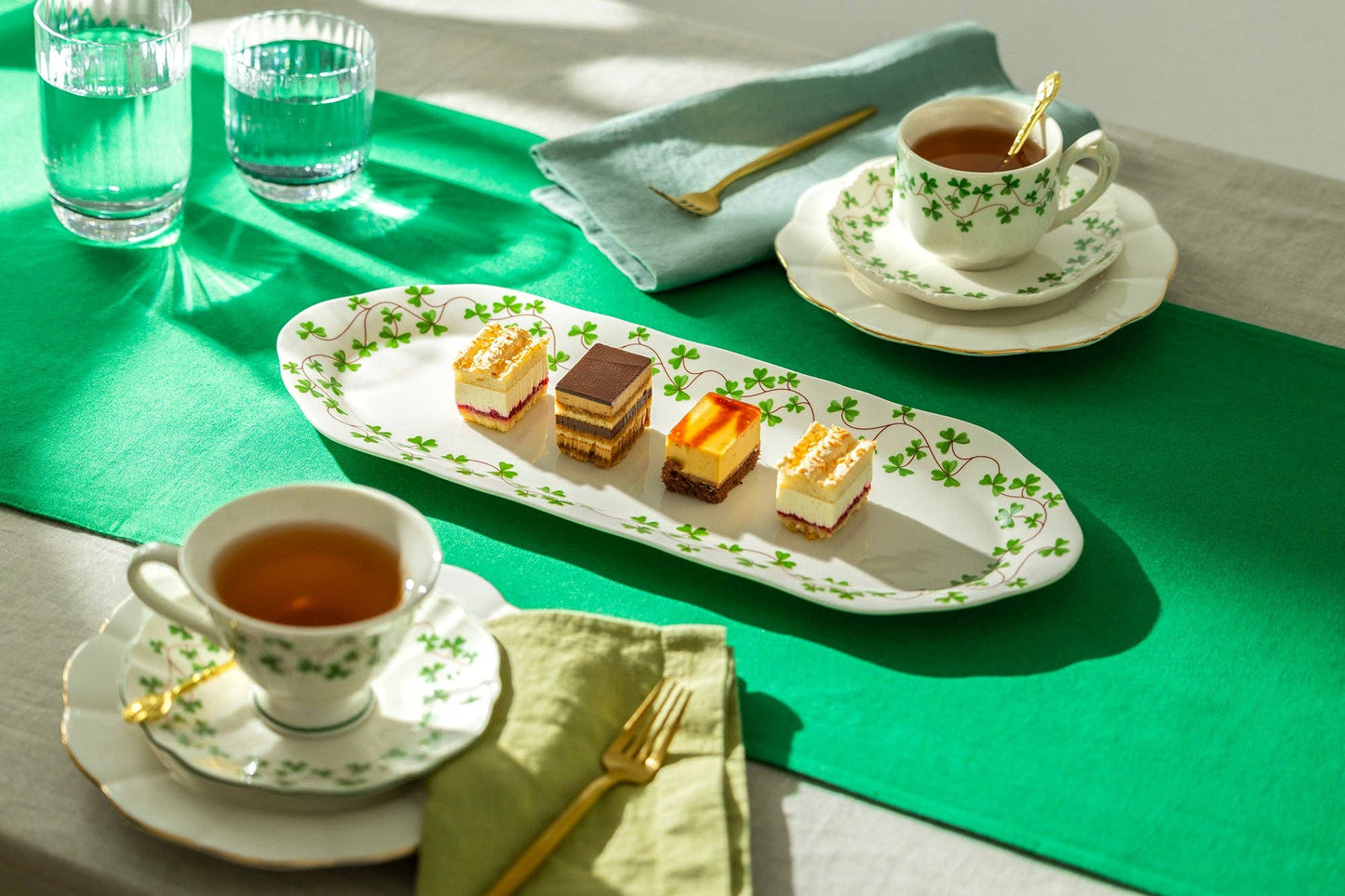 Shamrock 15.75" Fine Porcelain Oval Serving Tray