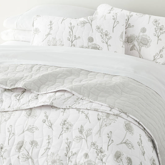 Blooming Daisy All Season Patterned Reversible Quilt Set
