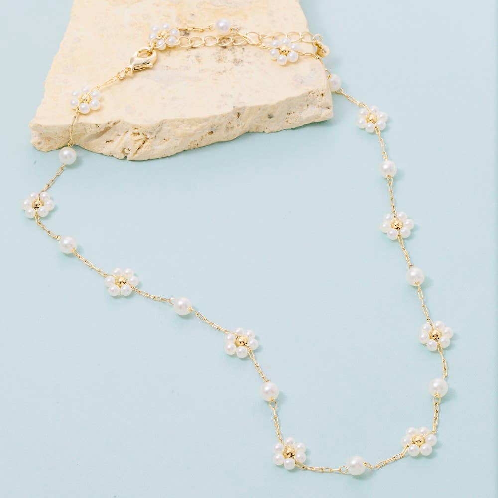 Floral Pearl Beaded Necklace