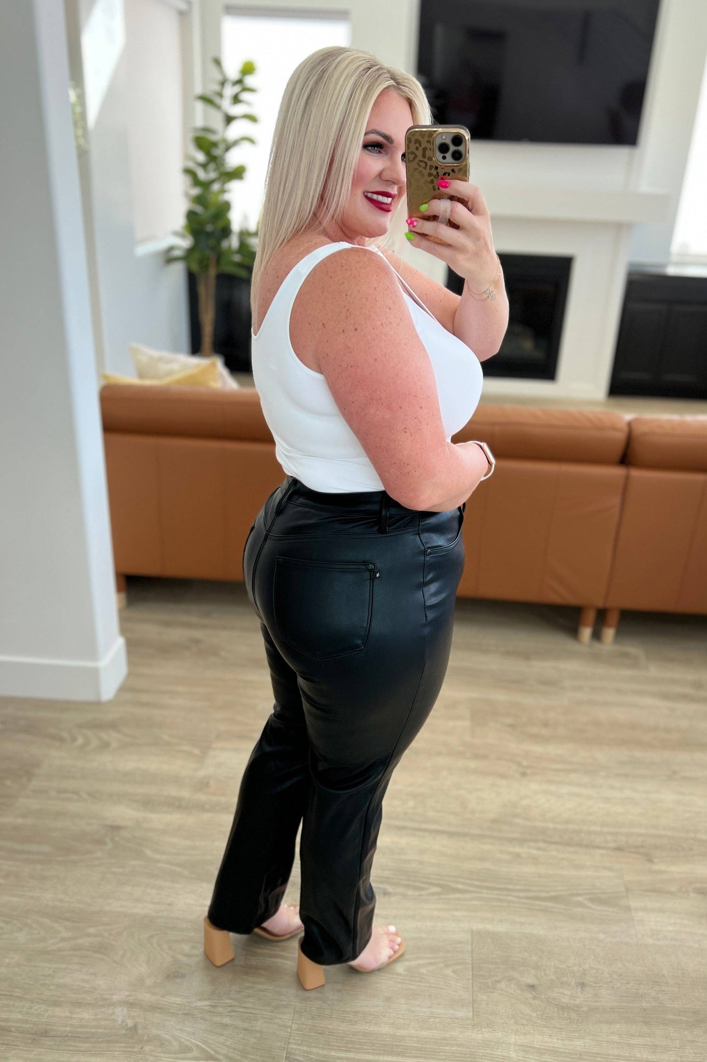 Tummy Control Top Faux Leather Judy Blue Pants in Black