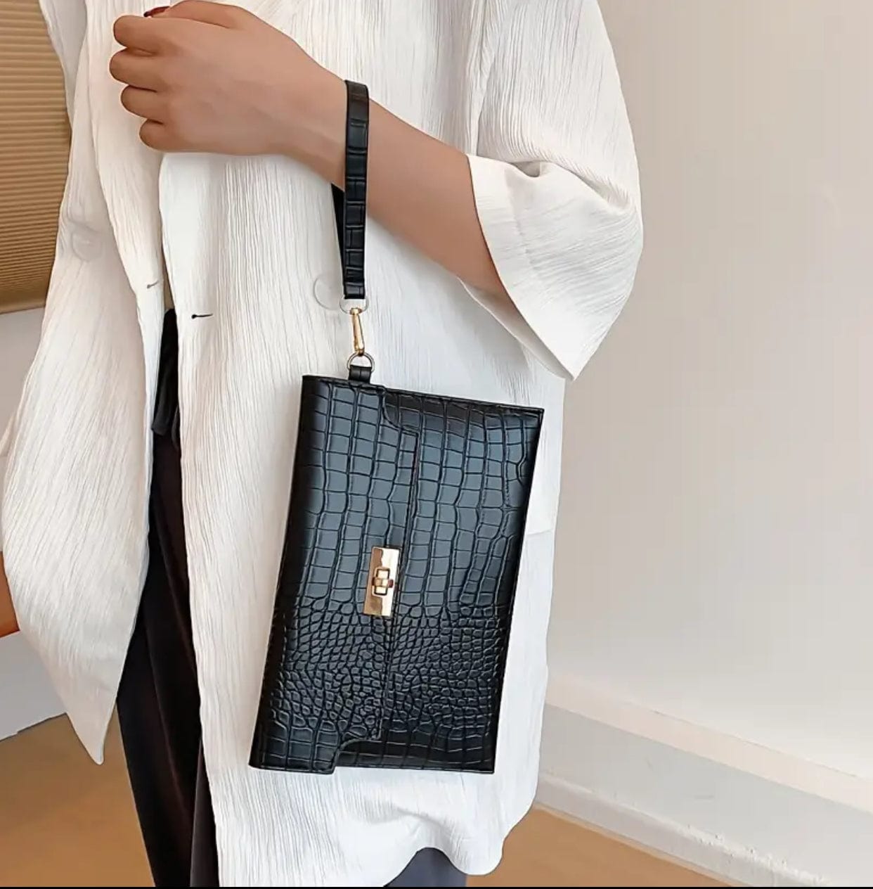 Elegant Crocodile Pattern Clutch