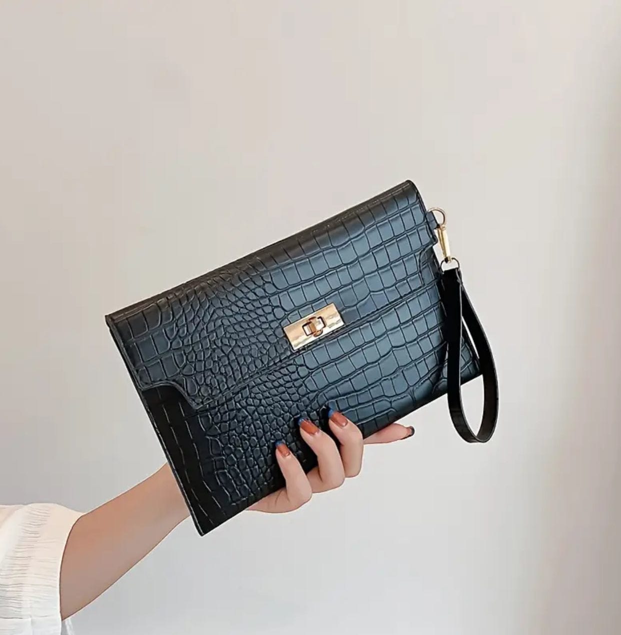 Elegant Crocodile Pattern Clutch