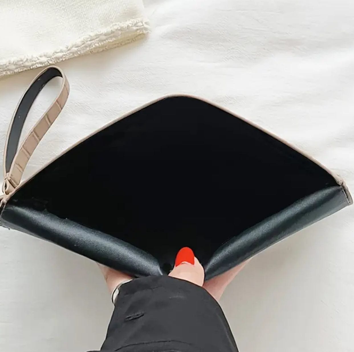 Elegant Crocodile Pattern Clutch