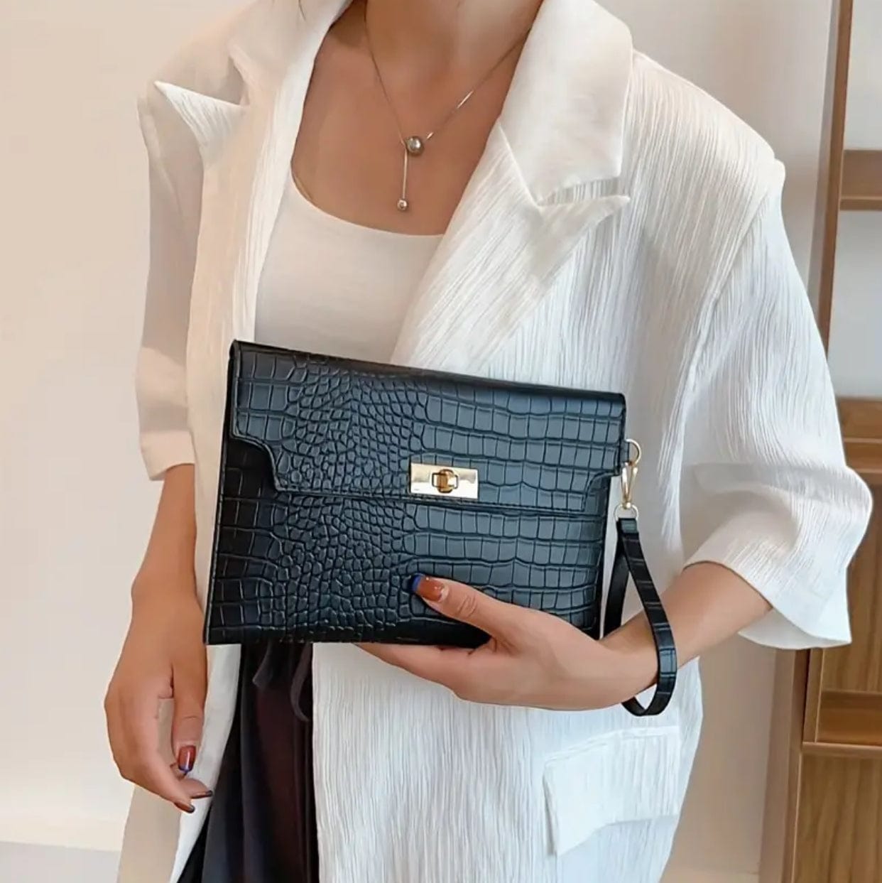 Elegant Crocodile Pattern Clutch