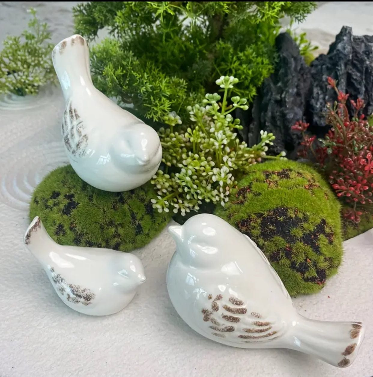 Speckled Bird - Ceramic w/ Painted Wings & Tail