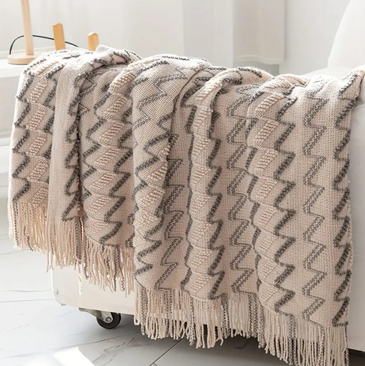 Striped Print Knitted Throw Blanket w/ Tassels