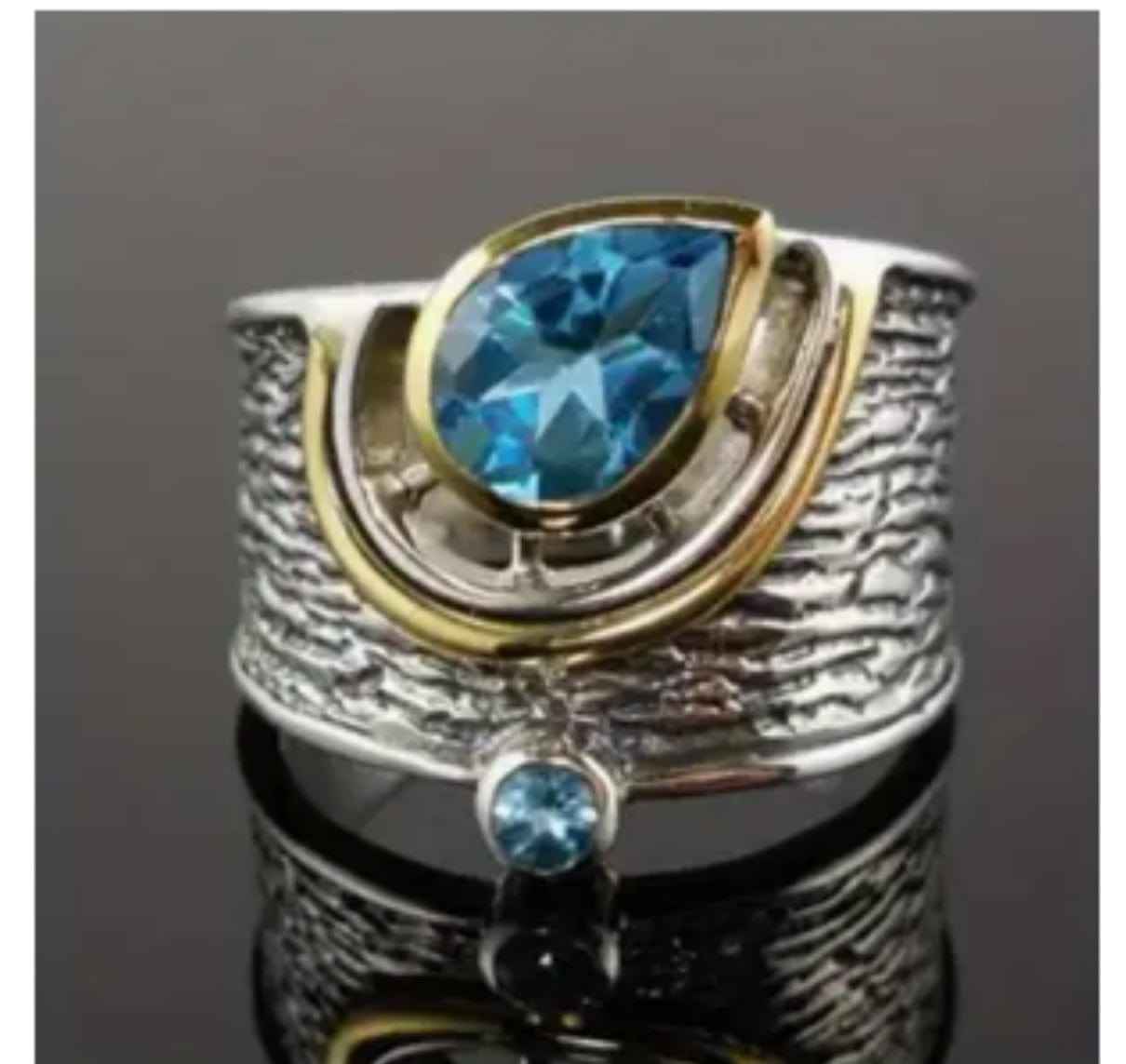 Inlaid Water TearDrop Stone in Vintage Band Ring