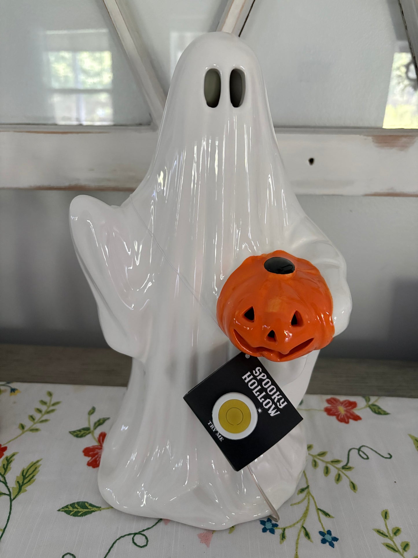 Light Up Ghost w/Pumpkin