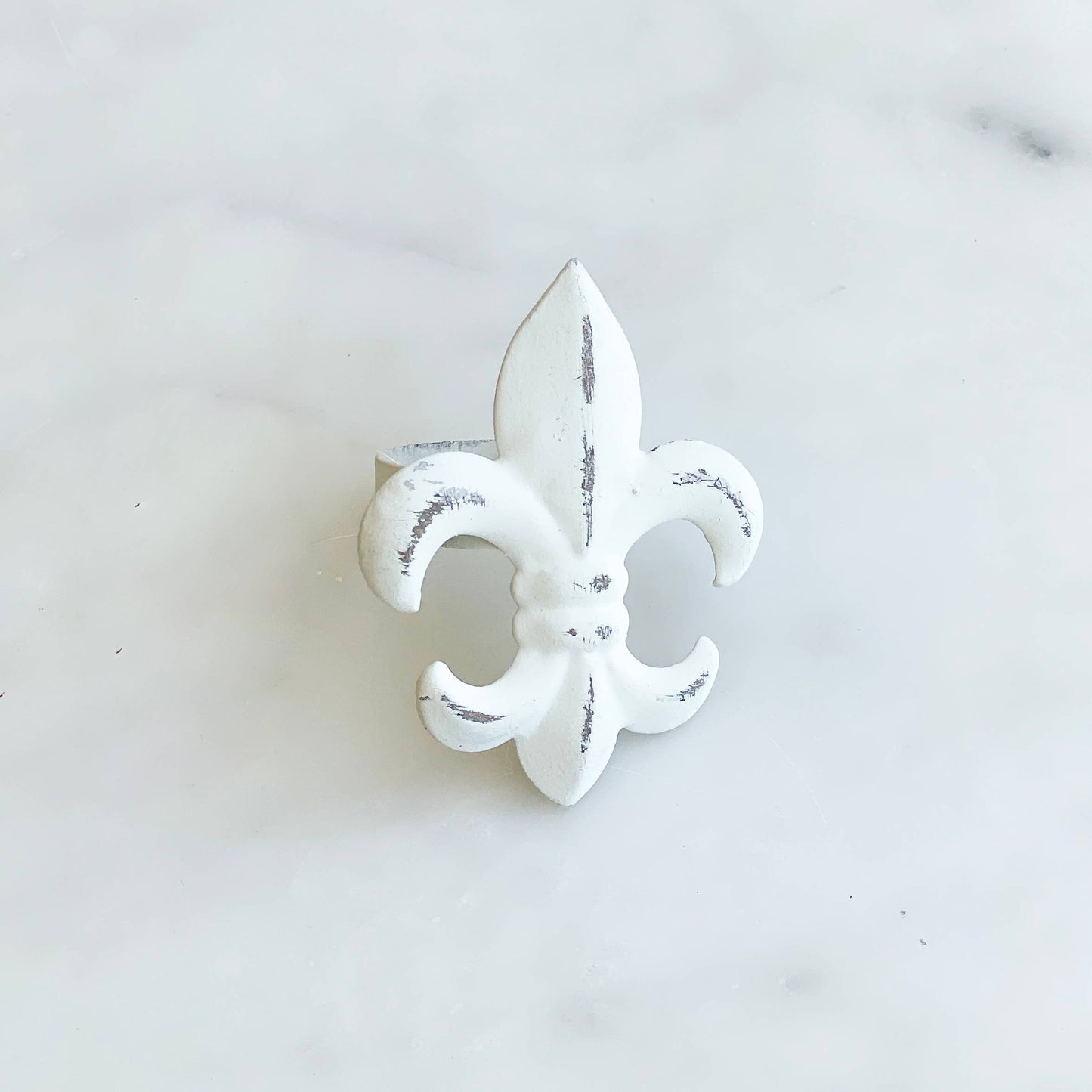Fleur de Lis Napkin Ring   Antique White   2.25x1.5x2.75