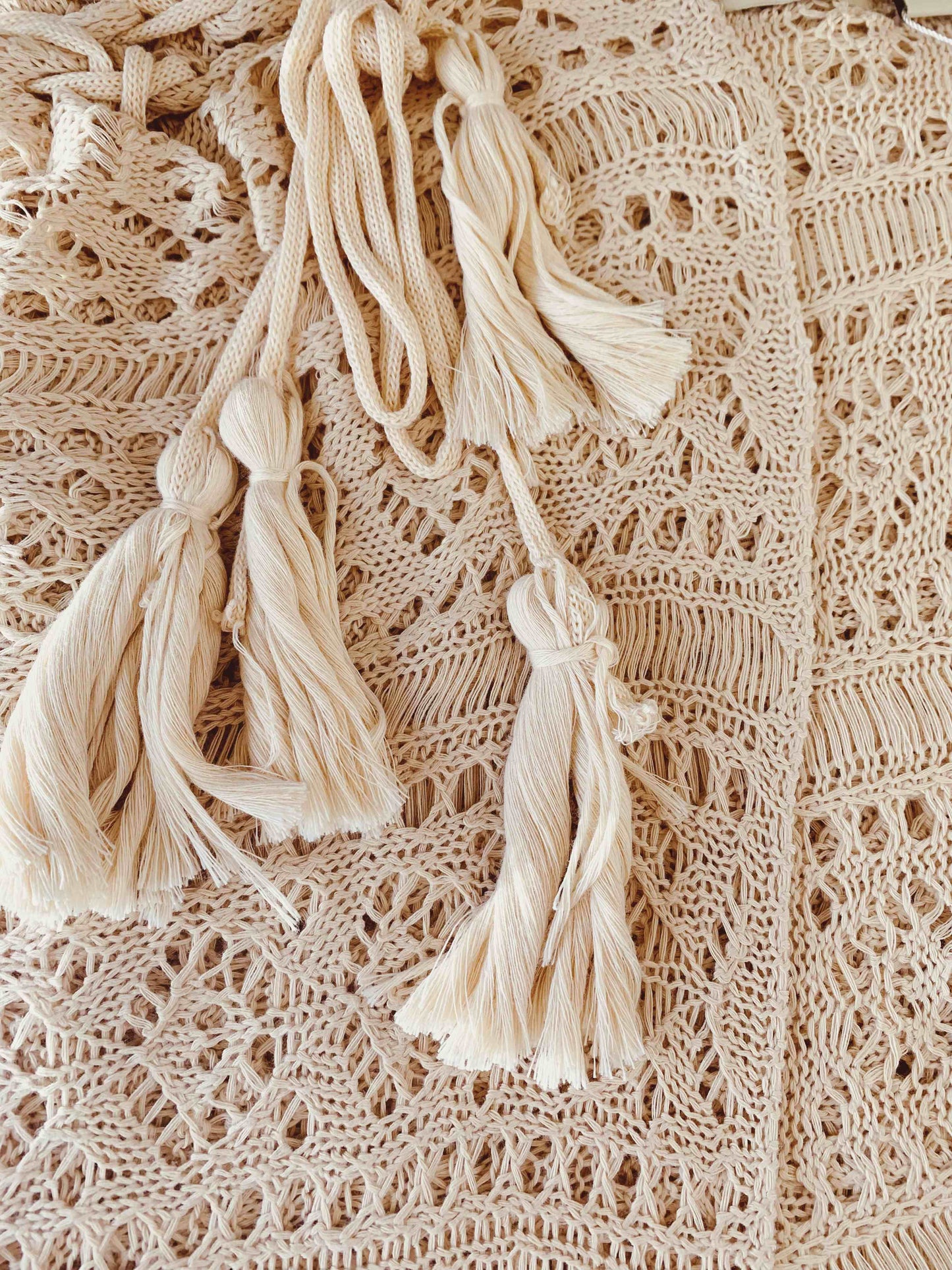 JC063308 Sided-Tassel Detailed Crochet Tunic