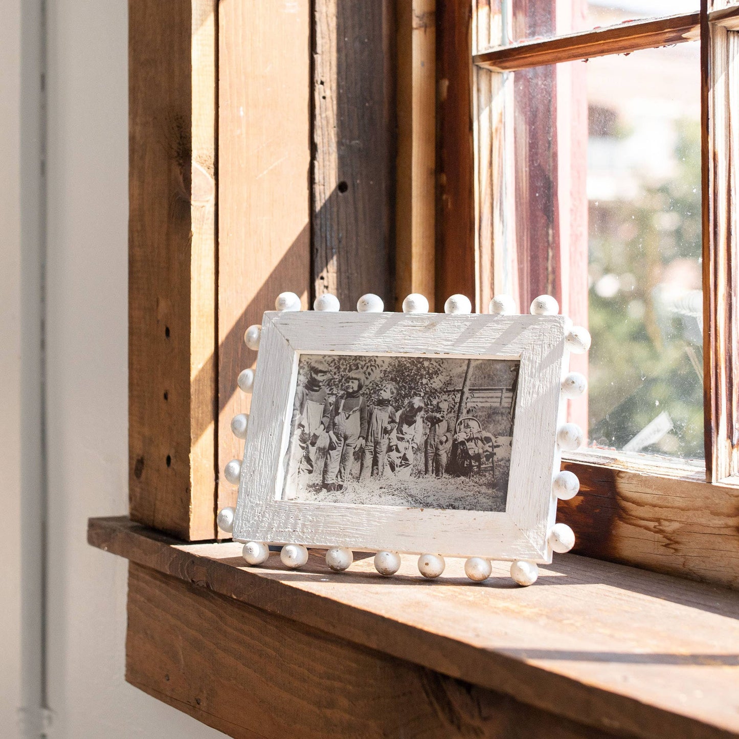 Belle 4x6 Photo Picture Frame Ball Accents of White Wood