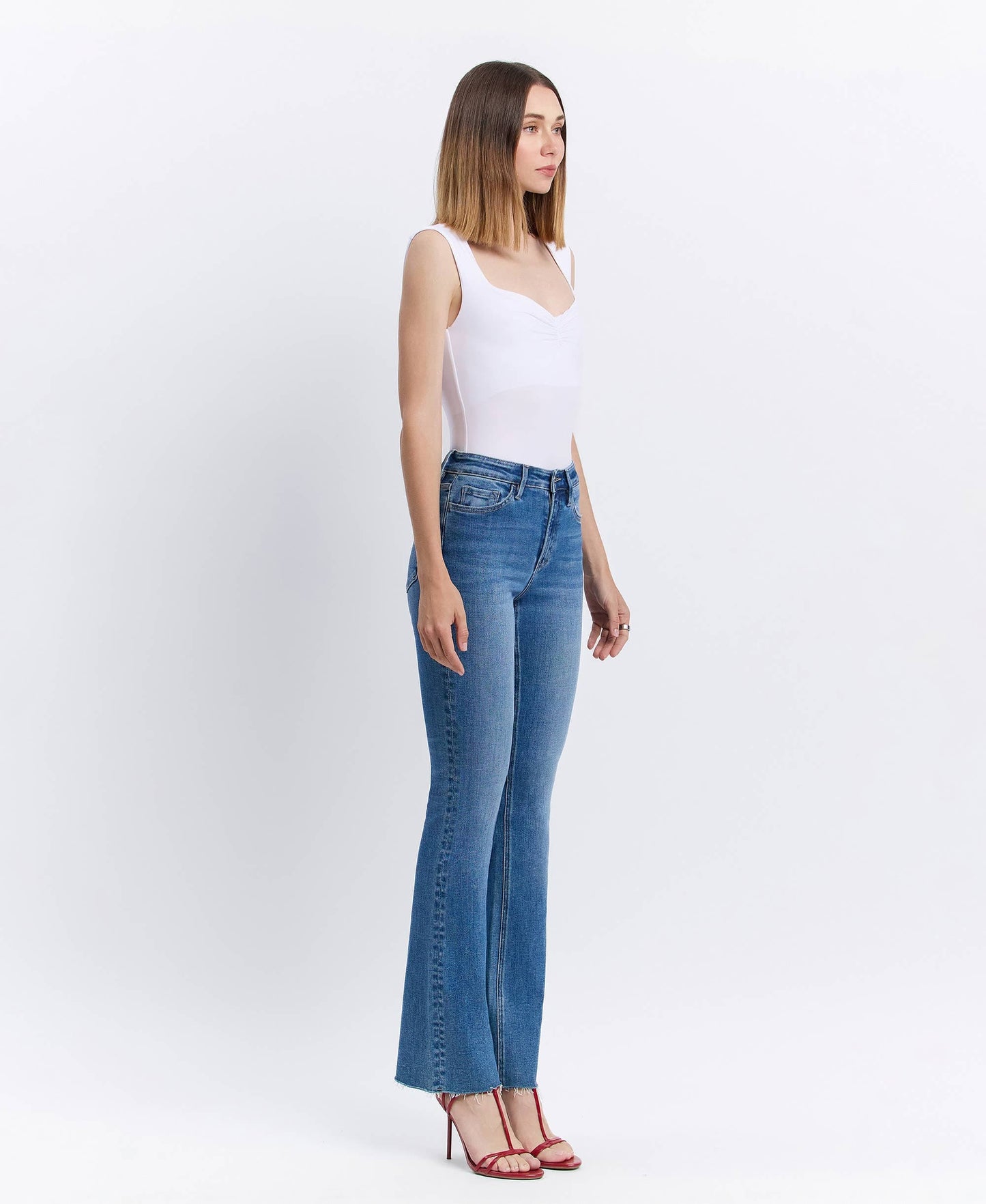 HIGH RISE CLEAN CUT RAW HEM BOOTCUT JEANS LV1607